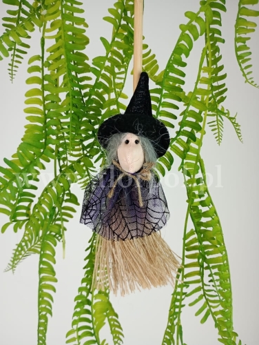 zawieszka - baba-jaga na miotle 1szt fiolet (24BN051)