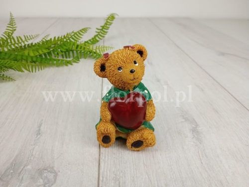 siedzący miś Ona z serduszkiem 1szt karmel/zieleń (24PR063/A)