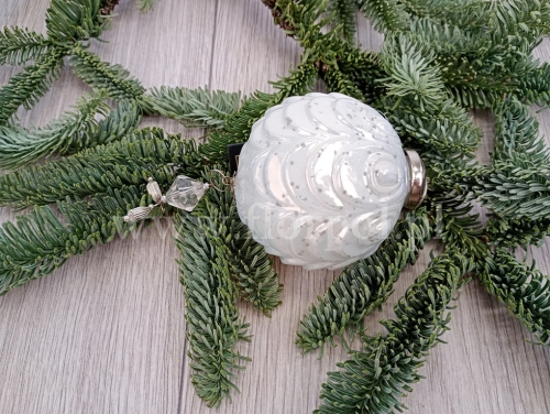 bombka - grube szkło z mini chwostrem 1szt mleczny (IP0438)